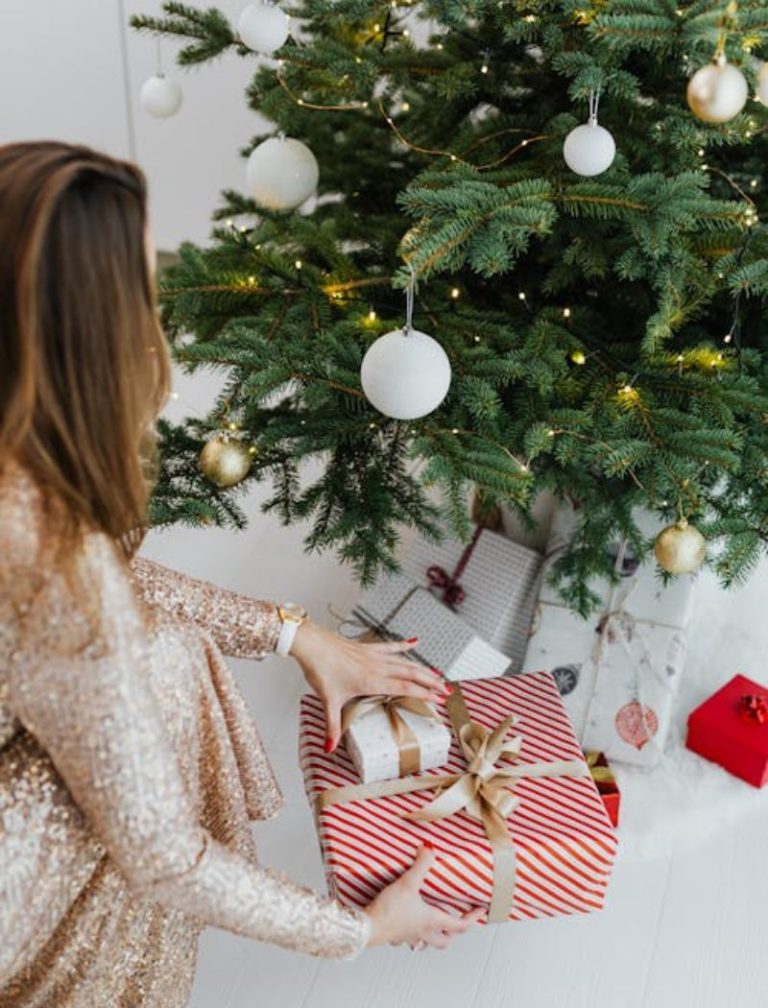 20 Wholesome Things to Do Alone on Christmas Day | Pennalife